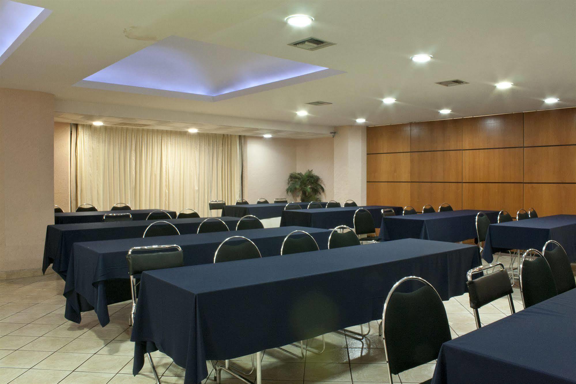 Hotel Real Plaza San Luis Potosí Exteriör bild